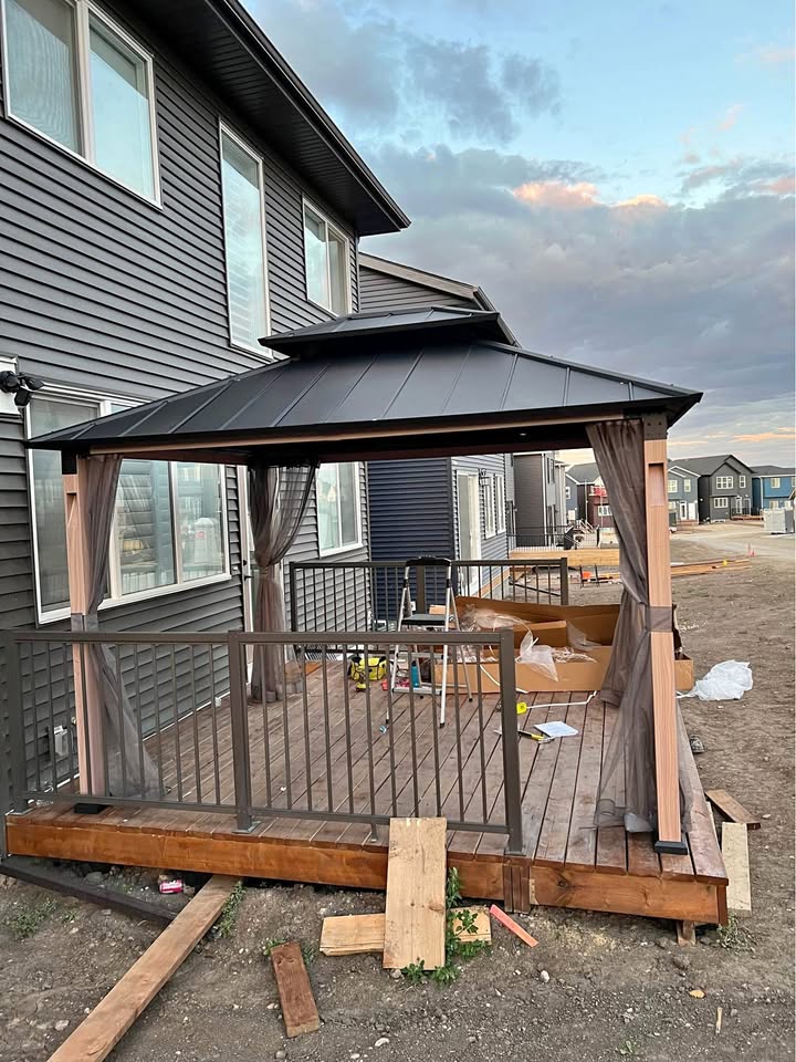 Gazebo installé en cour arrière